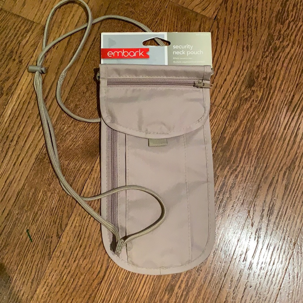 Security neck pouch